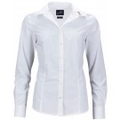 color:white
